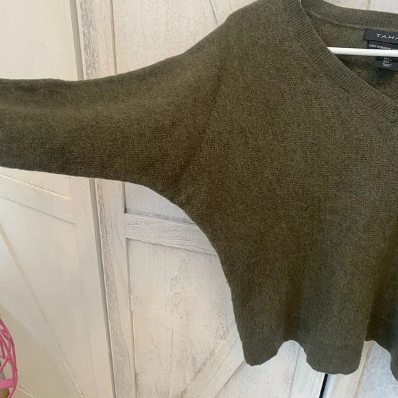 Tahari Forest Green Wool V-Neck Sweater Women’s Large Dark Academia Preppy - Picture 9 of 9